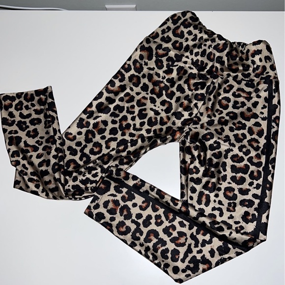 GoldSheep Crop leggings size Xs with a 20”inseam  excellent condition - Picture 6 of 10